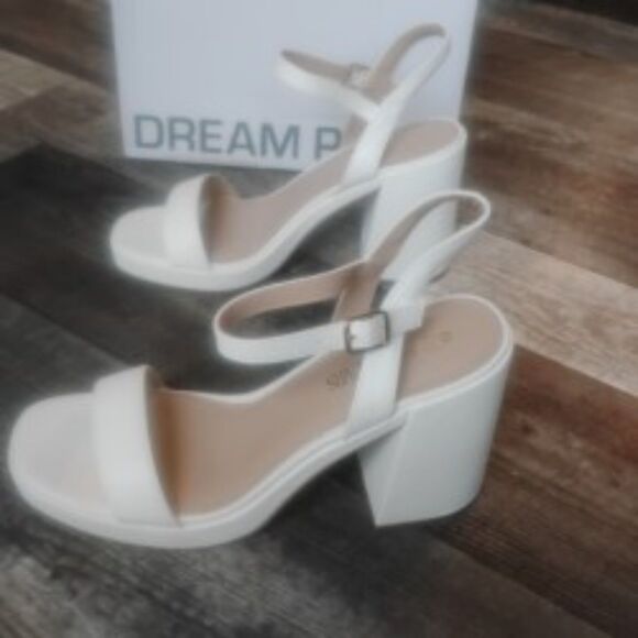 Dream Paris Women's Size 10 Faux White Leather Platform Heels - NWT - Picture 2 of 11